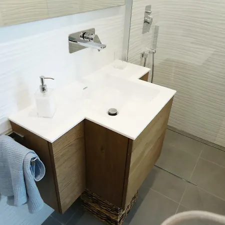 Vittoria 44 * Террачина